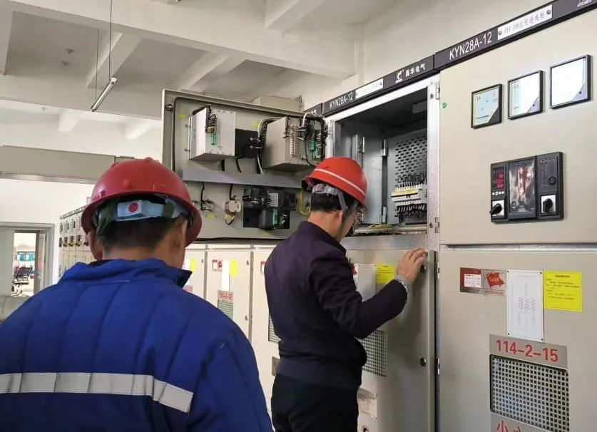 【圖片新聞】鹿洼煤礦對(duì)35KV地面中央變電所進(jìn)行電容電流檢測
